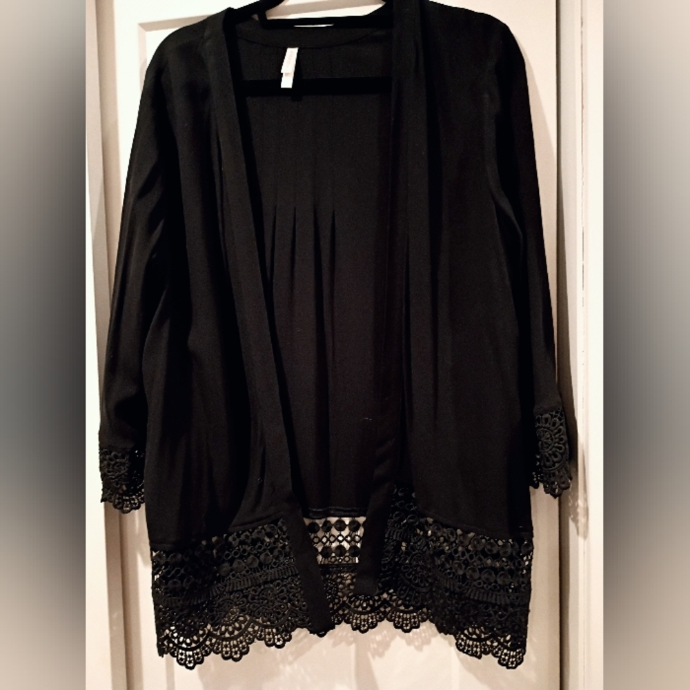 Elegant Black Lace Trim Robe